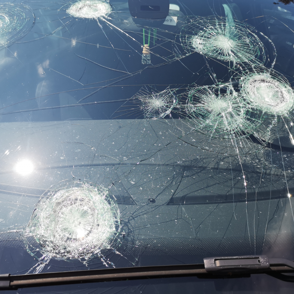 Carrossier au Pradet pour réparer voiture sans permis après un orage de grêle